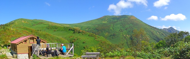 平標山から仙ノ倉山に至る美しい山容