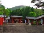 男体山登山口のある二荒山神社・・・背後は男体山