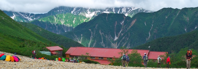 常念乗越・・・残念!穂高や槍の山頂は雲の中です