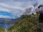 半月山への笹の急斜面