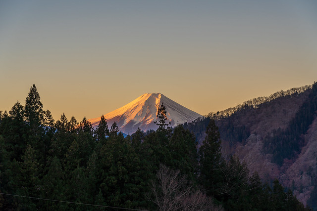民家際より山道へ・・・振り返ると富士山