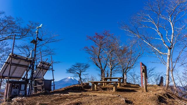 展望の良い菰釣山山頂