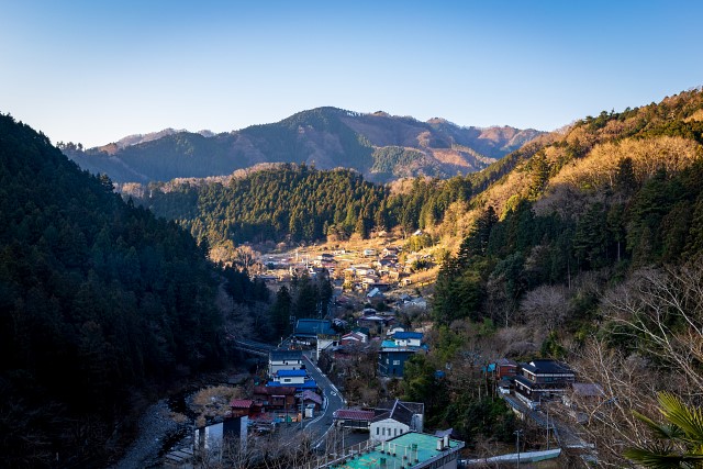 集落より振り返る・・臼杵山方面