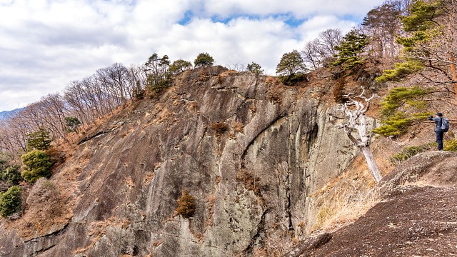 稚児落しの一枚岩