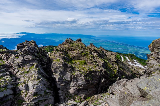 月山、、庄内平野と日本海@鳥海山(新山)
