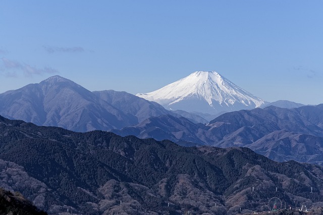 小机集落から眺める辛神尾根