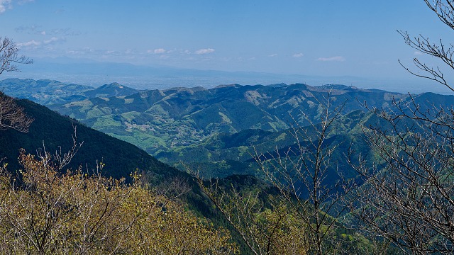 小持山を越え比企三山・丸山を展望