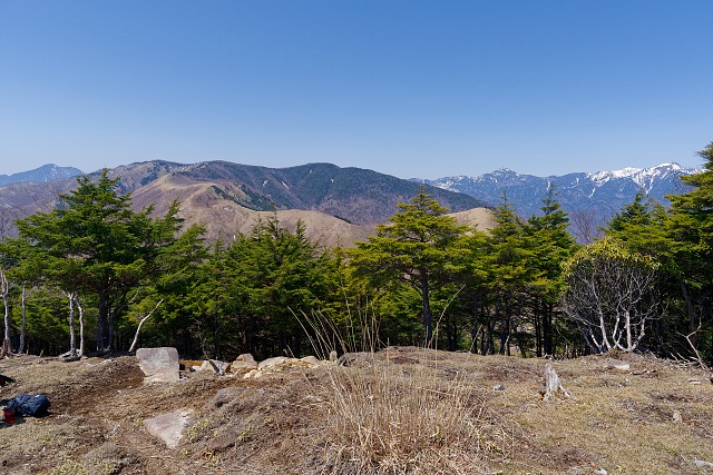 さらに続く山並みの光景