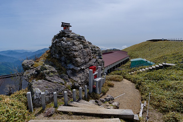 劔山本宮宝蔵石神社