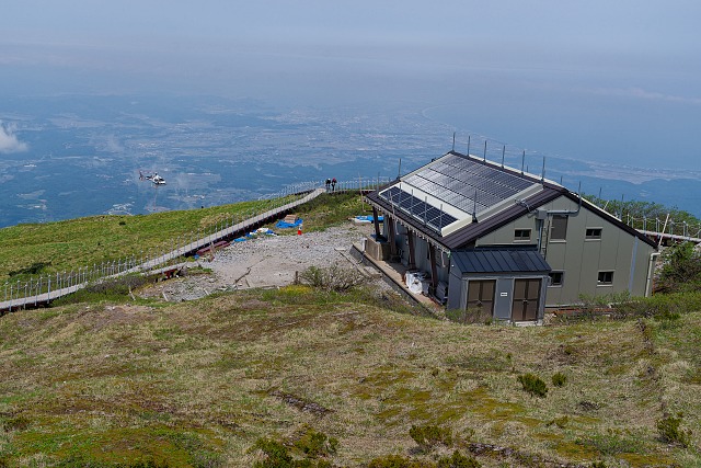 山頂の避難小屋＠弥山