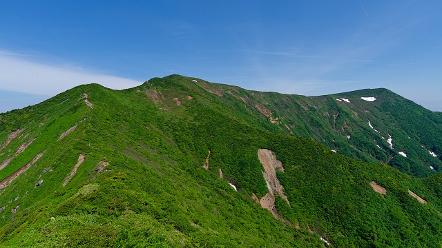 不忘山直下から眺める屏風岳の稜線