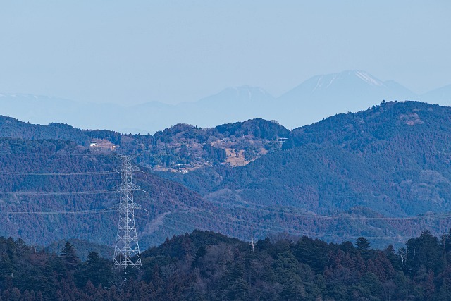 顔振峠の背後に、、僅かに男体山＠雷電山