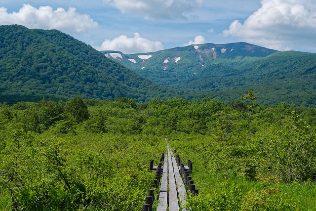 世界谷地第二湿原と栗駒山