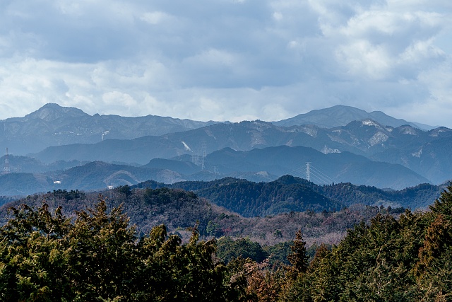 駒高の東屋より眺める奥多摩の山々