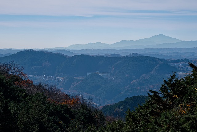 駒高集落から眺める多峯主山と丹沢大山