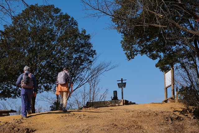 多峯主山へ